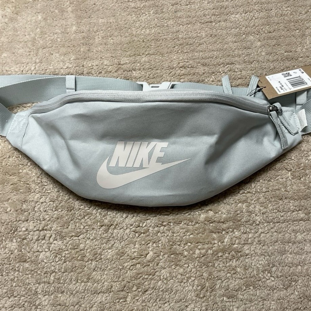 Nike Heritage Waistpack Women's Light Silver/phantom